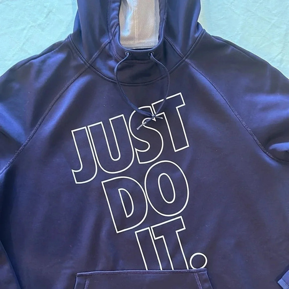 Nike Women’s NK THRMA HOODIE PO GRAPHIC 4 large excellent used‎ condition purple - Picture 2 of 4